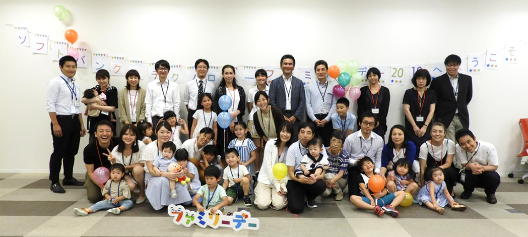 Family day group photo 2